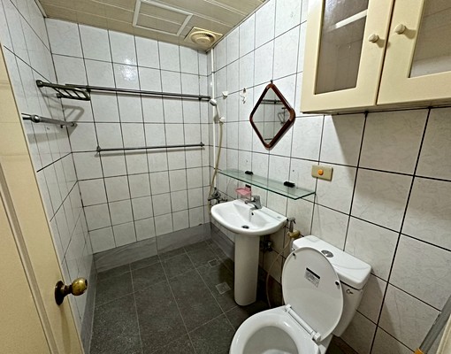 可租補-臥室全新冷暖變頻冷氣💖台北夢公園三房💖五泰晴晴 - Image 8