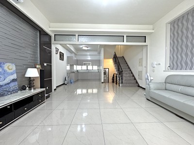 低樓層♀臺南市立崇明國民中學~低公設比