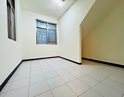 可租補/可停二車/靜巷庭院二房/安民街碧安街 - Image 4