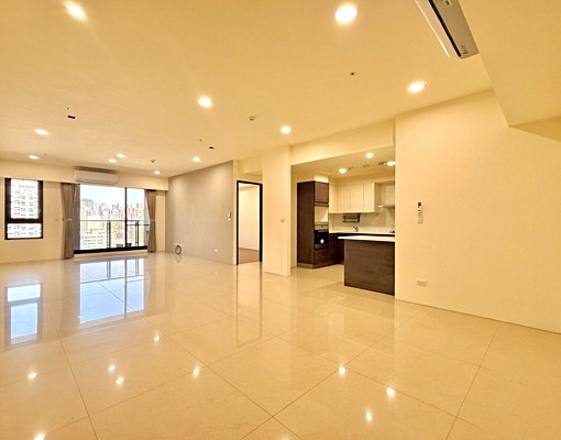 真的很大間丨間間大衣櫃丨超爆大四房丨浴缸丨B2平車丨金價讚欸 - Image 1