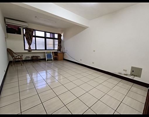 雙面臨路整棟出租可做生意室內可停車 - Image 6