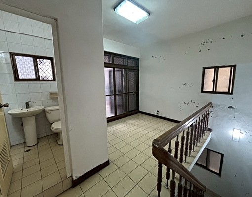 逢甲商圈透天住宅前院可以停車 - Image 15