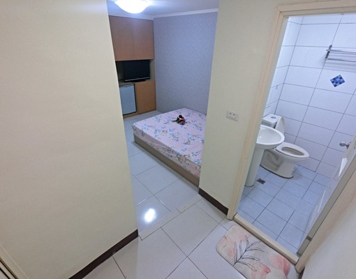 清風徐來笑容燦爛🎈秒殺便宜套房可貓可狗可租補🎈有飲水機 - Image 1