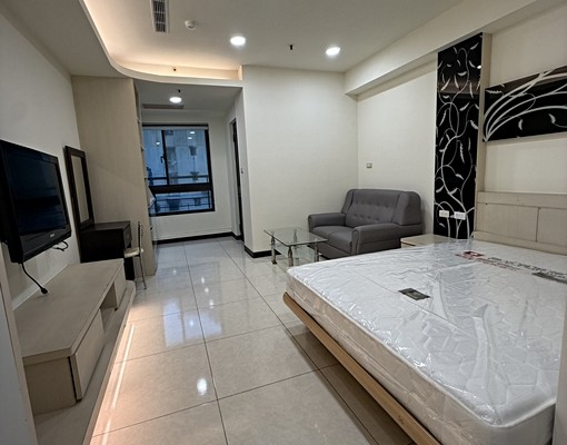 愛在巴黎冠世界獨立套房後陽台~可租補 - Image 1