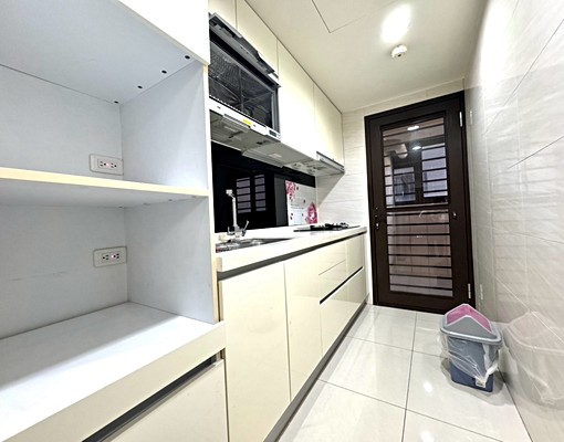 超美三房雙平車🔥新光特區⛪家具電全配🔥可租補 - Image 6