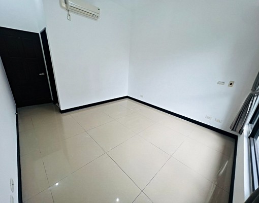 家樂福旁邊間美三房廁所有開窗-前後陽台-租金含車含管 - Image 10