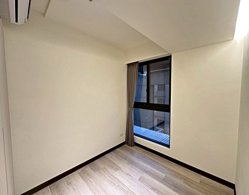 全新自住系統櫃裝潢~含車位~房間溫馨木地板裝潢~ - Image 10