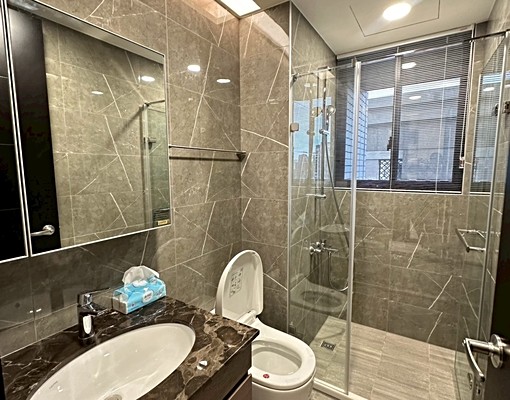 全新自住系統櫃裝潢~含車位~房間溫馨木地板裝潢~ - Image 11