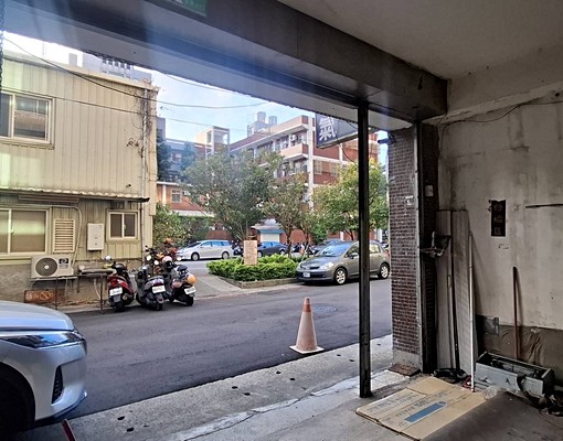 近桃園市政府交通便捷適合零售業服務業商業辦公室 - Image 1