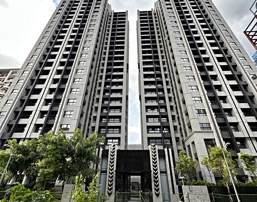 民生社區停車位-有特斯拉充電椿,家用車租金含電費 - Image 1