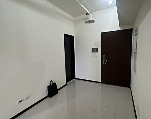 新大樓漢皇盛世社區車位可另租 - Image 5