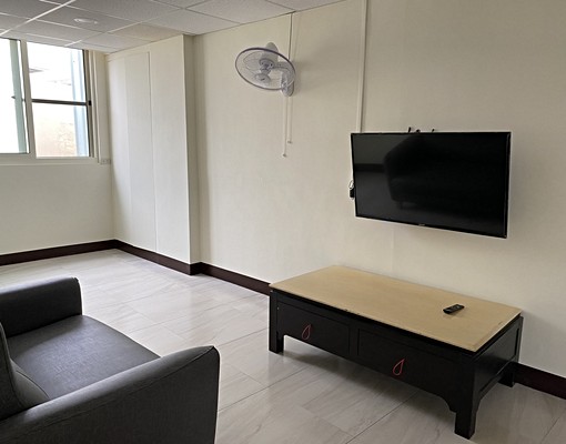 整層空間大.配備齊全.馬桶洗便座衛生乾淨又舒適本住處全面禁菸 - Image 1