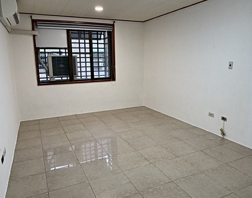 屋主自租,運河邊大樓,下樓就有7-11跟全家便利商店 - Image 12