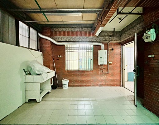 公園旁4房電梯華廈一樓 - Image 9