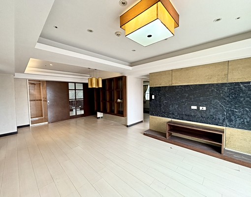 近淡水捷運站~海揚美四房 - Image 1