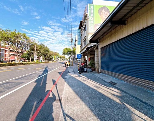 租。正加昌路上。面寬9.6米。金店面。右昌國小正對面 - Image 4