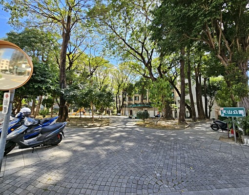 租-光華商圈超大坪數溫馨整層公寓 - Image 8