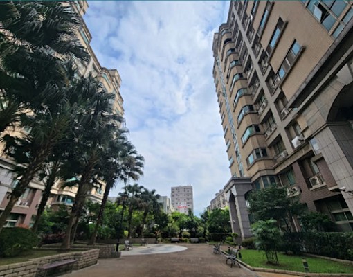 嘉年華電梯大樓~獨門獨戶套房~(不需要車位可扣除3000元) - Image 1