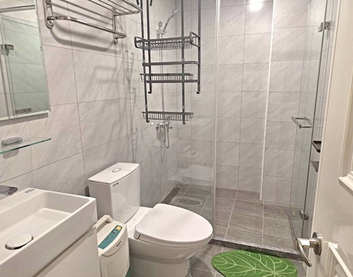 全新精裝潢.陽台.獨洗套房.專屬機車位 - Image 3