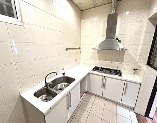 南屯四房透天⭐️門口有車庫可停車⭐️美術館⭐️好事多 - Image 7