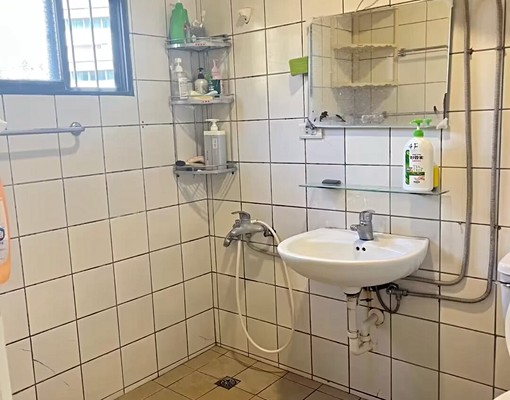 致理正後門向陽早午餐店巷子新雅房:自租附垃圾資源回收代收 - Image 8