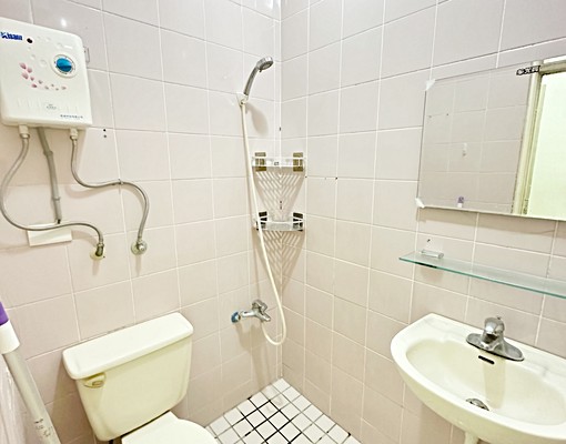 成大長榮獨立陽台電梯套房(台水台電計價) - Image 4