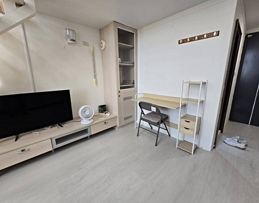 ‼️租‼️近巨城景觀樓中樓,挑高4米8空間大採光好視野佳!! - Image 5