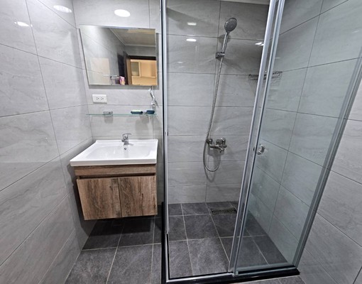 ‼️租‼️近巨城景觀樓中樓,挑高4米8空間大採光好視野佳!! - Image 11