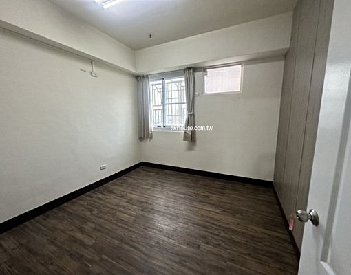 《文山特區稀有頂樓四房大露台|通風明亮採光佳》 - Image 5