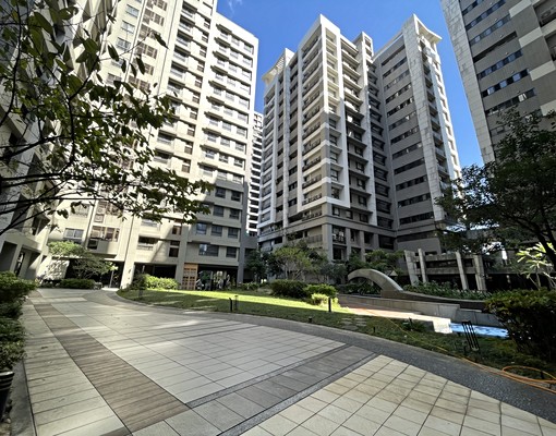 可租補有囍學區方正雙陽台三房車 - Image 1