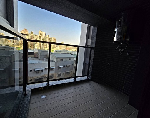 苓雅全新1+1房一廳~含管可租補!皇普摩天100 - Image 9