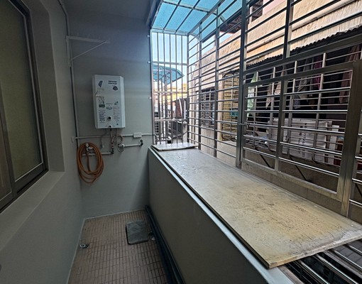 社宅租補💰鄰新莊捷運站5分鐘🚉全新整修+新莊棒球場就在旁 - Image 3