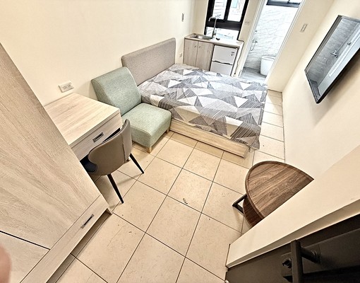 南區東區💕小資省錢套房✨衛浴開窗💕陽台獨洗曬 - Image 1