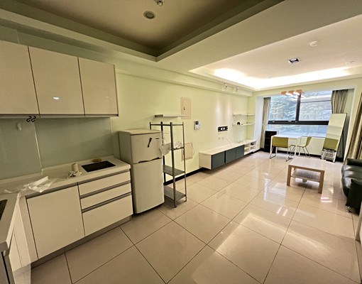 可寵!mycity!可開伙!巨城旁大套房!一卡皮箱直接入住 - Image 1