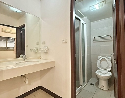 格局方正✨採光三房兩廳✨戶數單純✨平車✨黃金地段✨大坪數 - Image 4