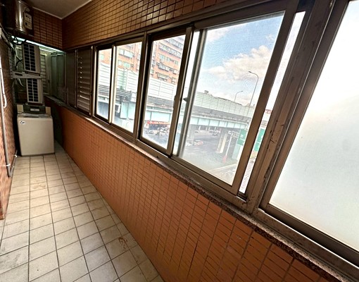 中正路🤗可雙租補🤗可戶籍🤗大使用空間🤗採光明亮通風佳 - Image 3