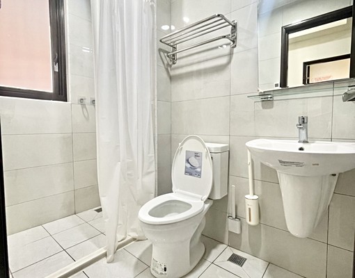 草漯🔥市區內優質~衛浴開窗+陽台大套👍👍 - Image 4