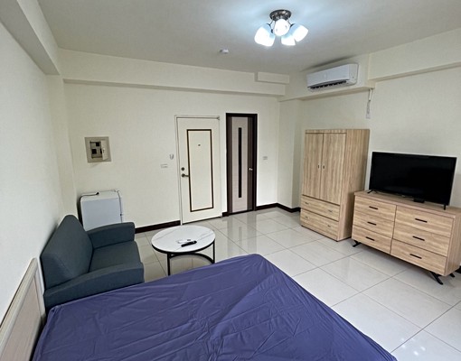 站前透天陽台套房 - Image 2