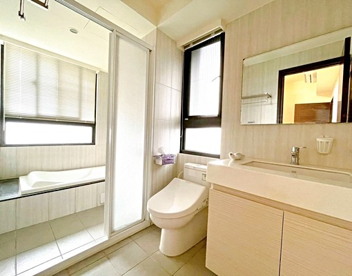 太原軍功東山💖可寵雙租補超美精裝三房含平車💖浴缸 - Image 6