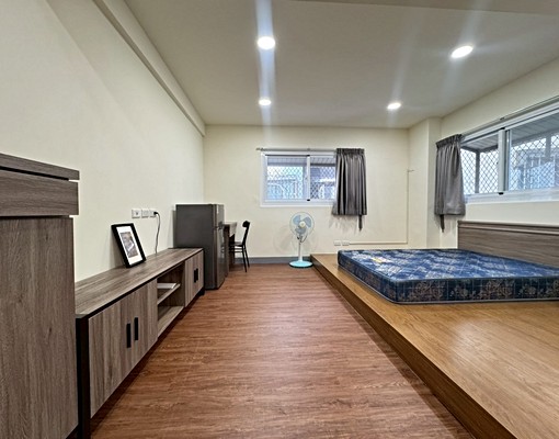 鳳山802醫院超夯溫馨套房有電梯免爬樓梯(可租補) - Image 1