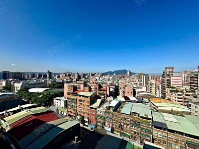 蘆洲捷運次頂樓景觀學區3房