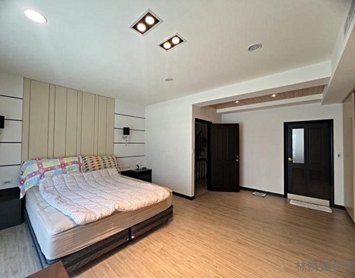 🍎臨正北安路一段高檔透天四房車庫別墅,傢俱齊可公司報稅 - Image 9