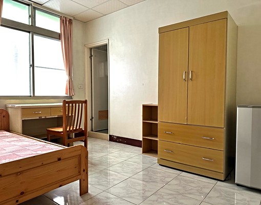 市立醫院商圈🌹可租補🌹女學生單人套房 - Image 1