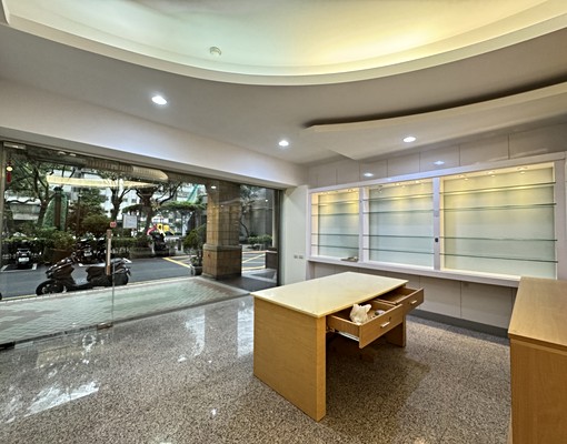 中壢優質店面辦公室精緻裝潢面公園人潮多 - Image 9