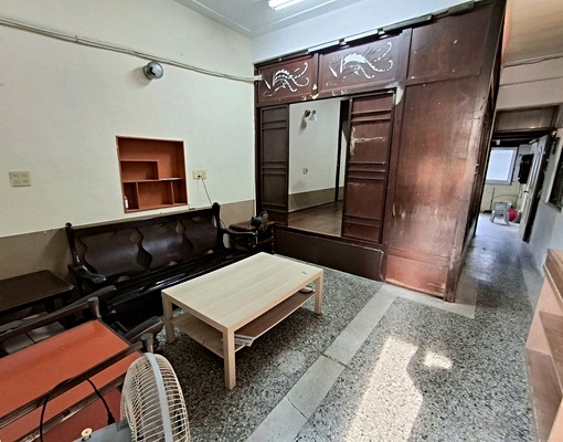 修文街巷子內整棟透天老房子租 - Image 2