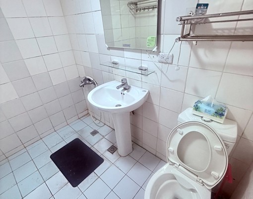 近捷運文華高中站/採光佳/獨立空間/ 獨戶門牌 /有管理員 - Image 6