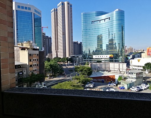 台灣大道和民權路口,近BRT站.景觀陽台,可租補 - Image 5