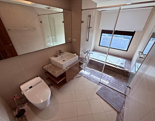 蓮池潭旁無敵景觀大3房/平面車位/一卡皮箱入住 - Image 10