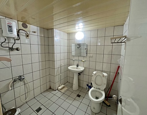 桃園後火車站遠百旁電梯大套房.辦公大樓 - Image 9