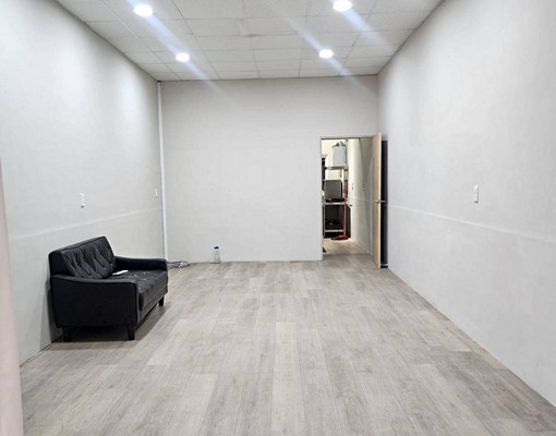 新崛江臨路金透店出租 - Image 2